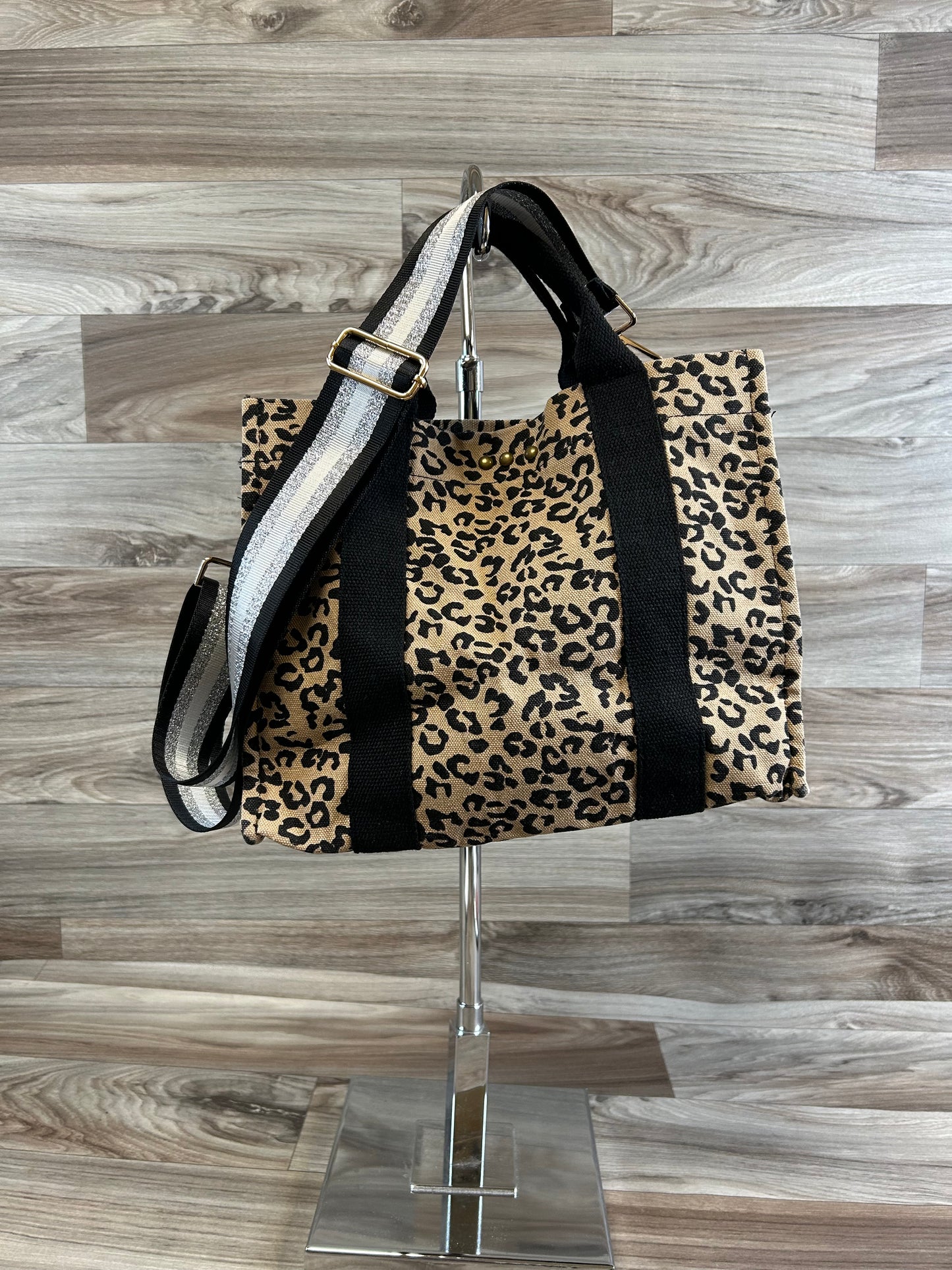 Tote By Clothes Mentor, Size: Medium