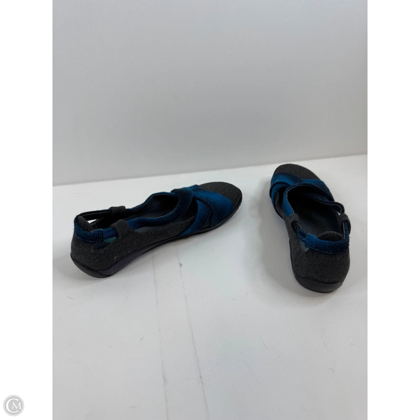 Shoes Athletic By Clothes Mentor In Blue & Grey, Size: 7