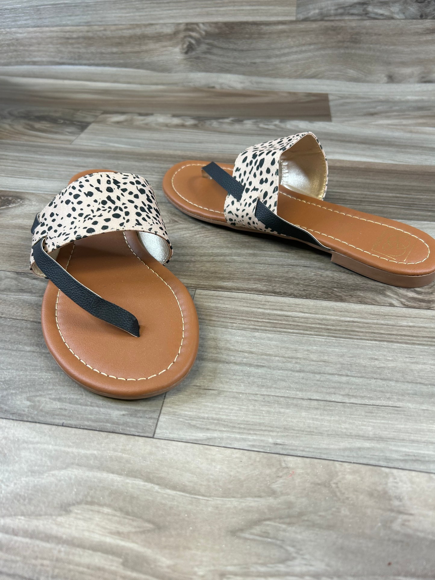 Sandals Flats By Clothes Mentor Size: 11
