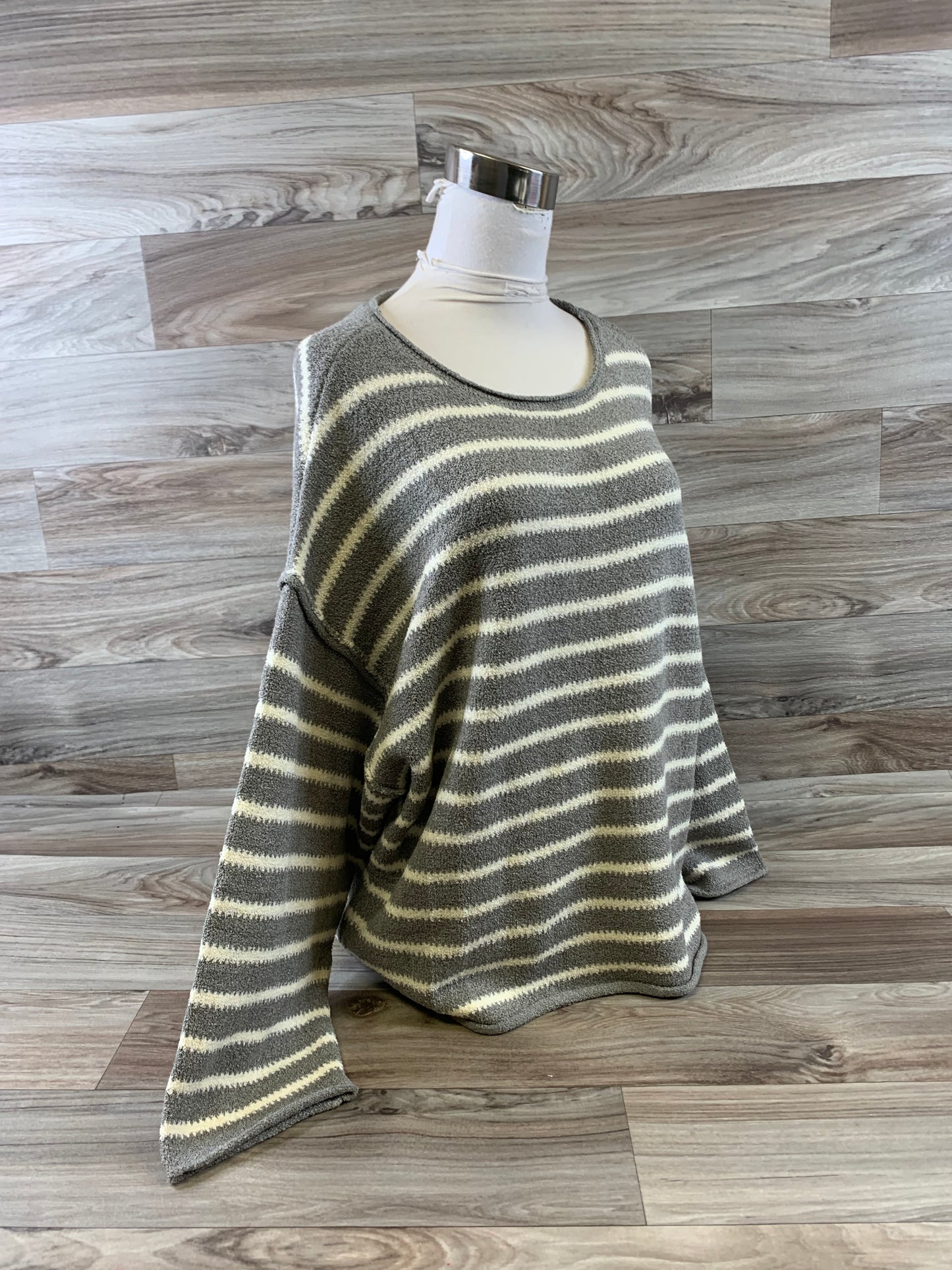 Sweater By Promesa In Cream & Green, Size: Xs