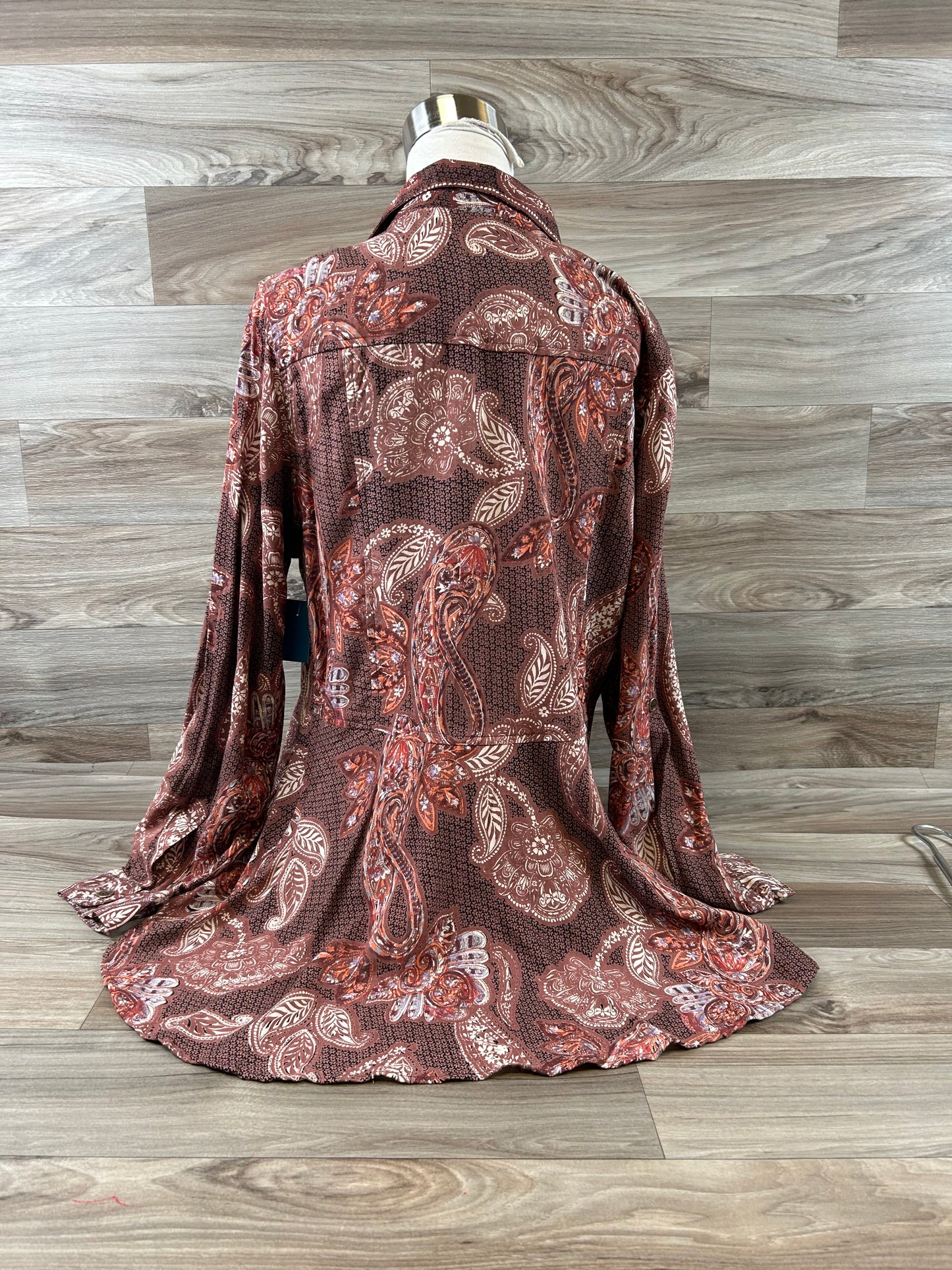 Top Long Sleeve By Clothes Mentor In Paisley Print, Size: M