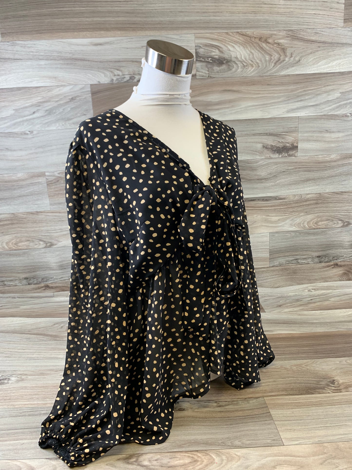 Top Long Sleeve By Shein In Polkadot Pattern, Size: Xl