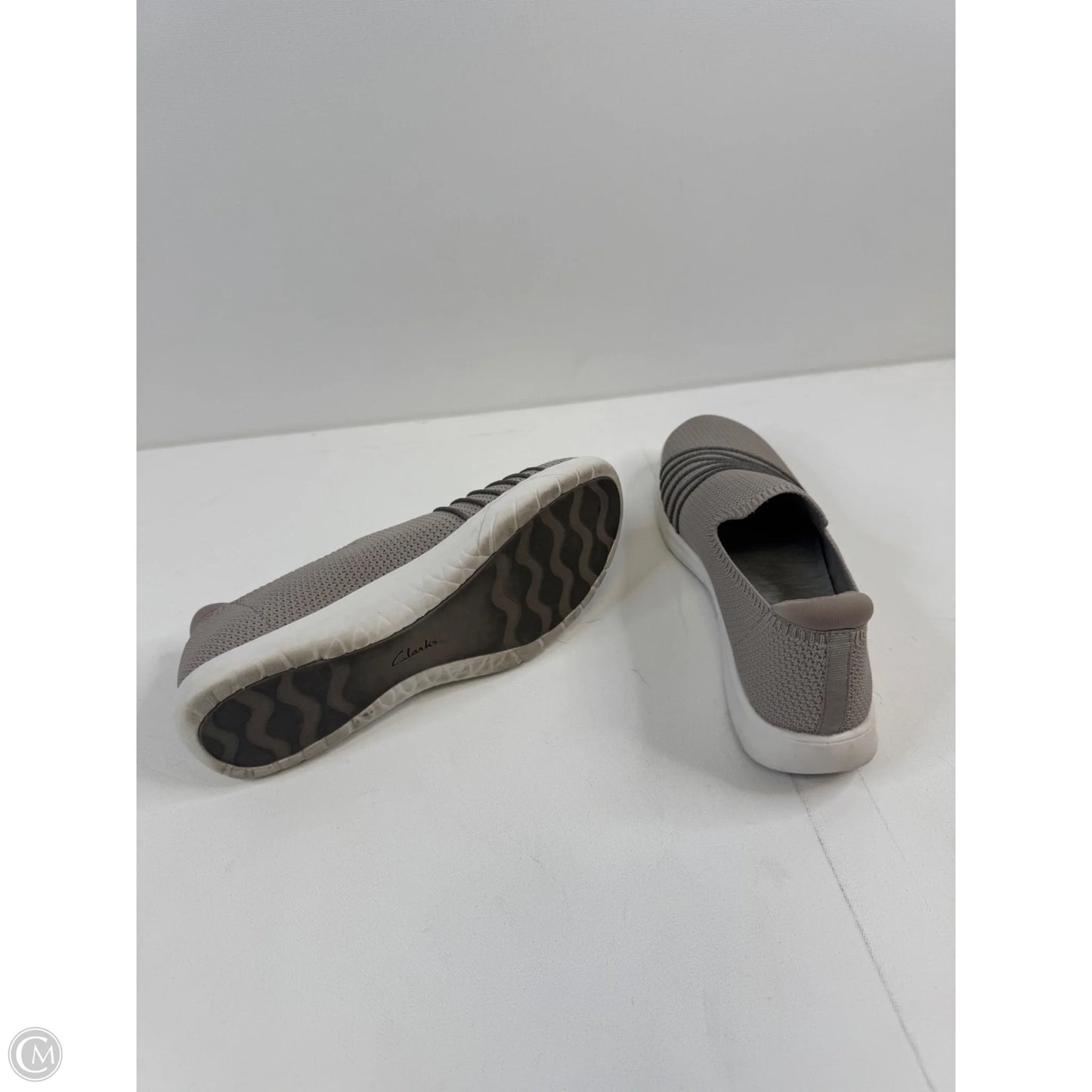 Shoes Flats By Clarks In Grey, Size: 9