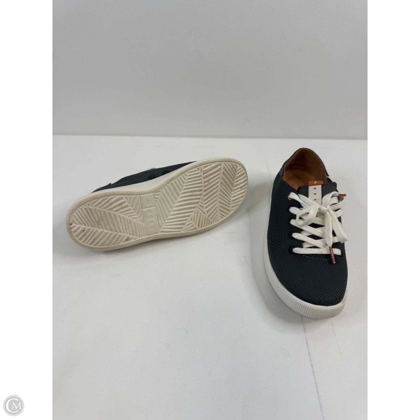 Shoes Sneakers By Reef In Grey, Size: 6.5