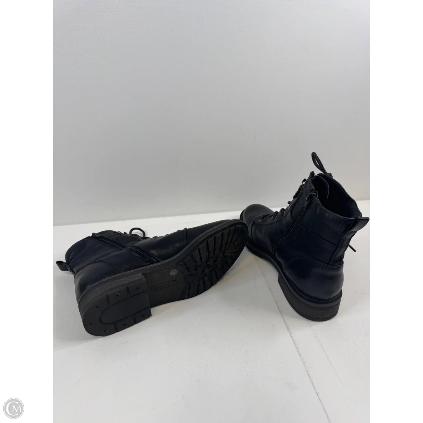 Boots Ankle Flats By Bare Traps In Black, Size: 10
