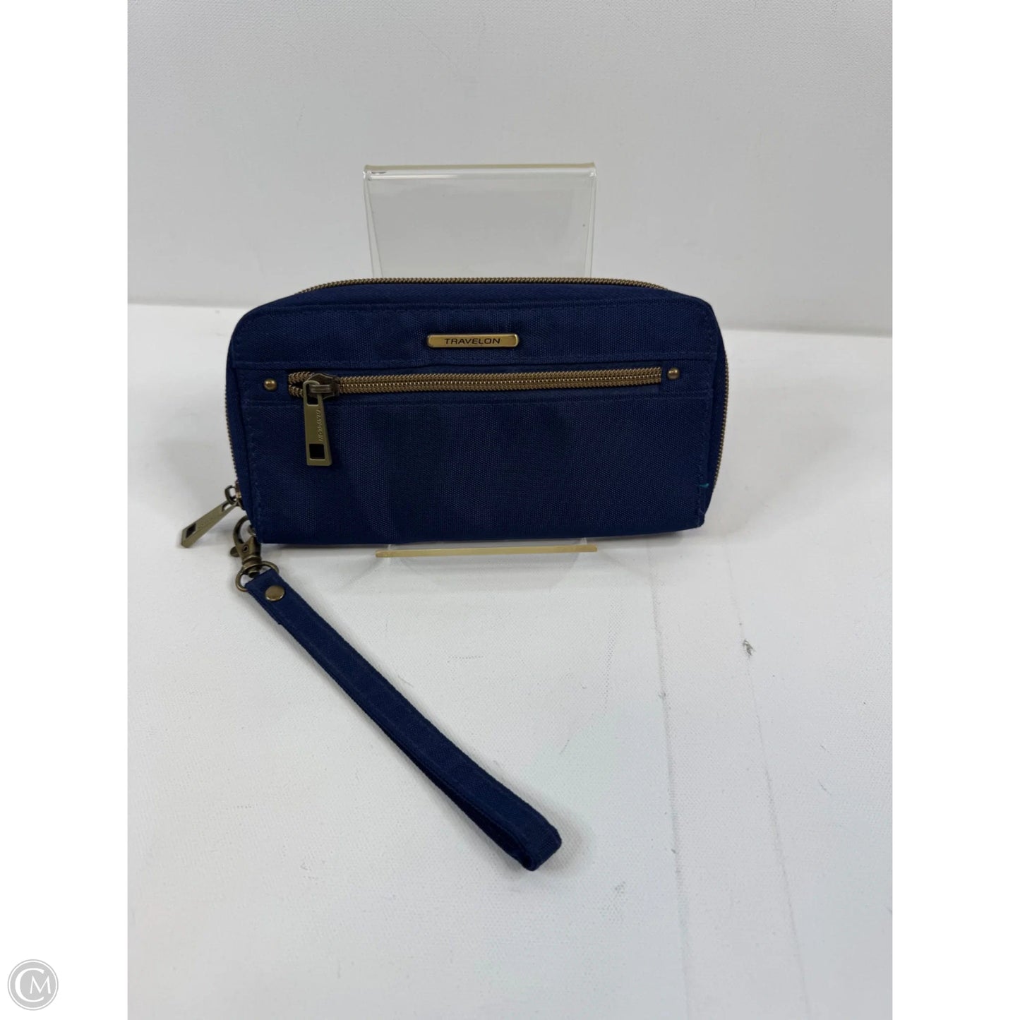 Wristlet By Travelon, Size: Medium