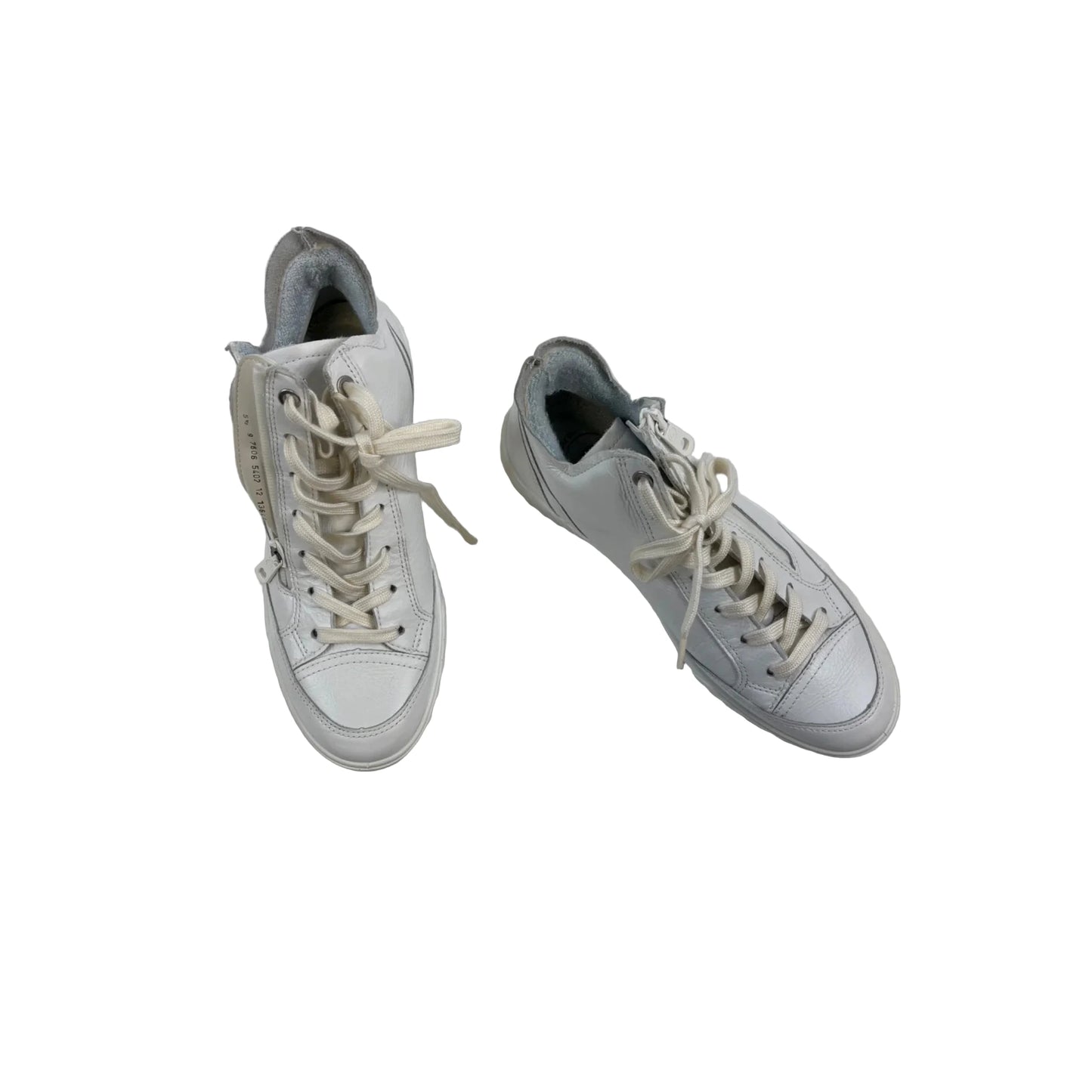 Shoes Sneakers By Clothes Mentor In White, Size: 7