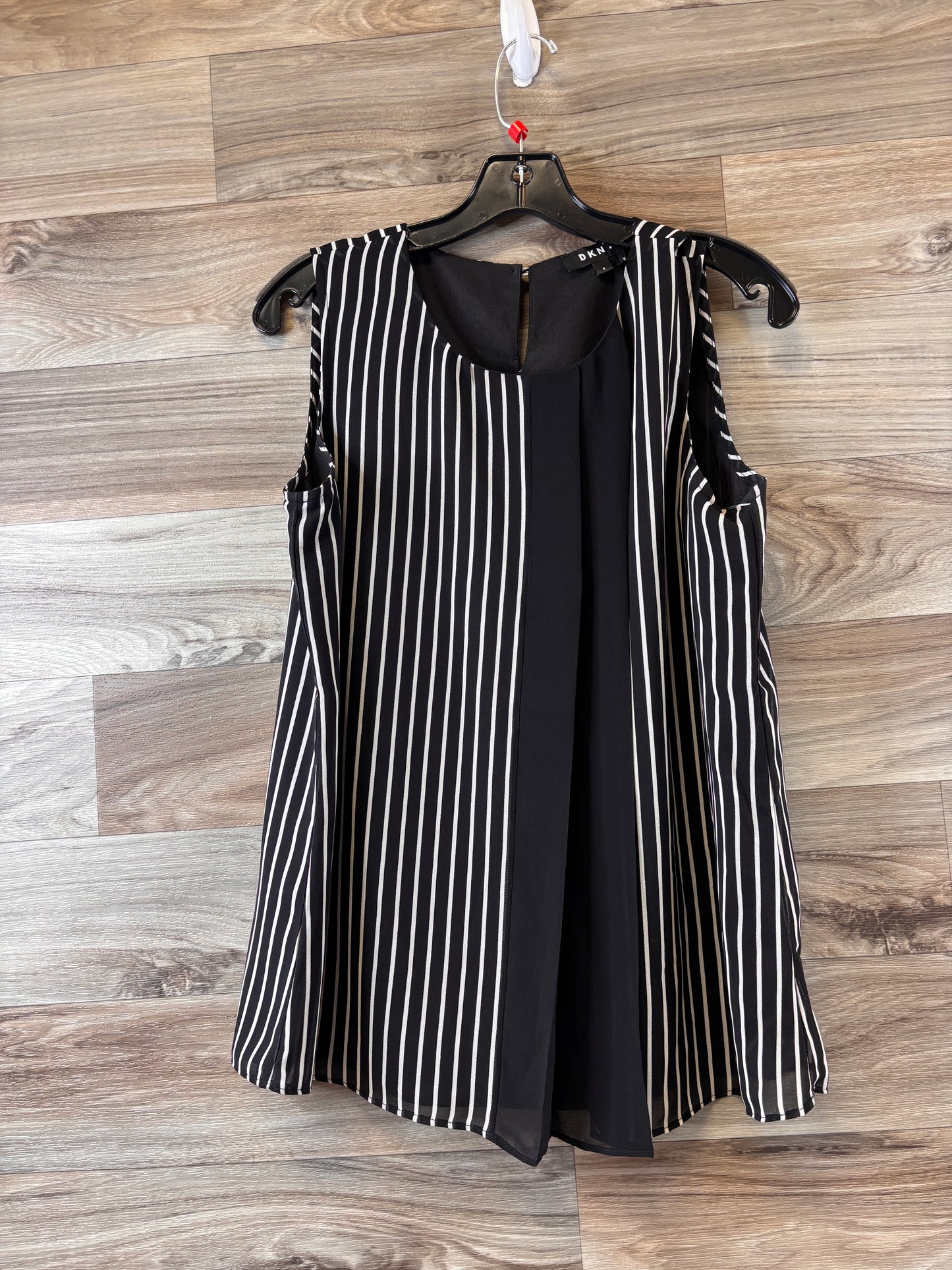 Top Sleeveless By Clothes Mentor In Striped Pattern, Size: S