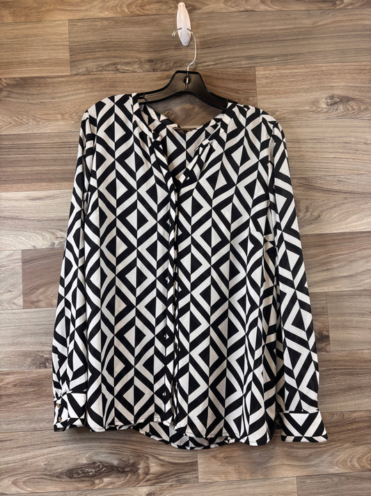 Top Long Sleeve By Dana Buchman In Black & White, Size: L