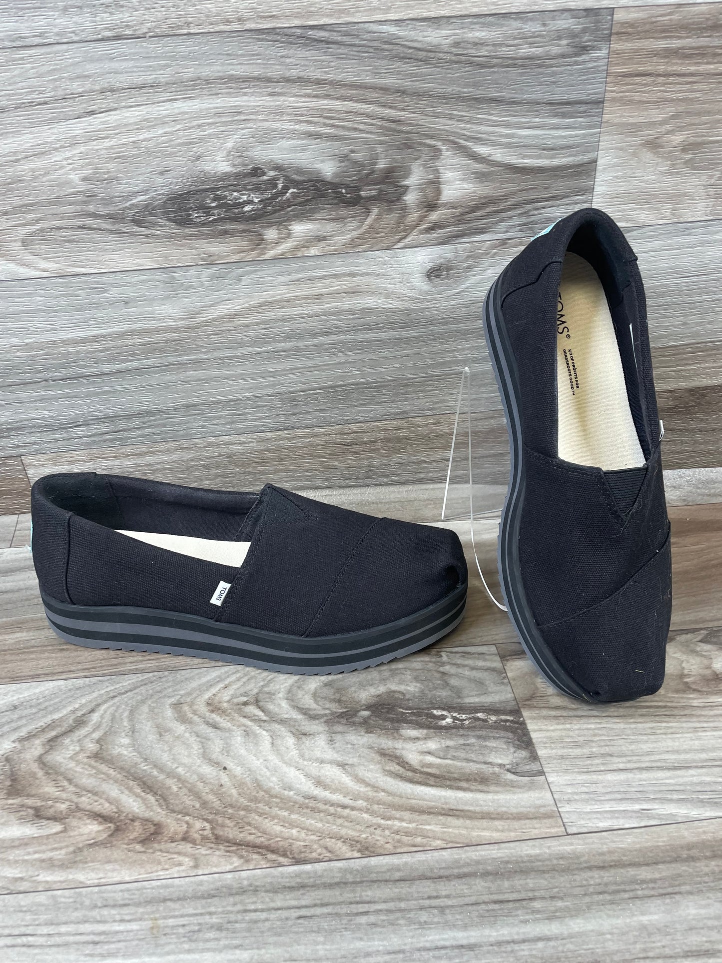 Shoes Flats By Toms In Black, Size: 8