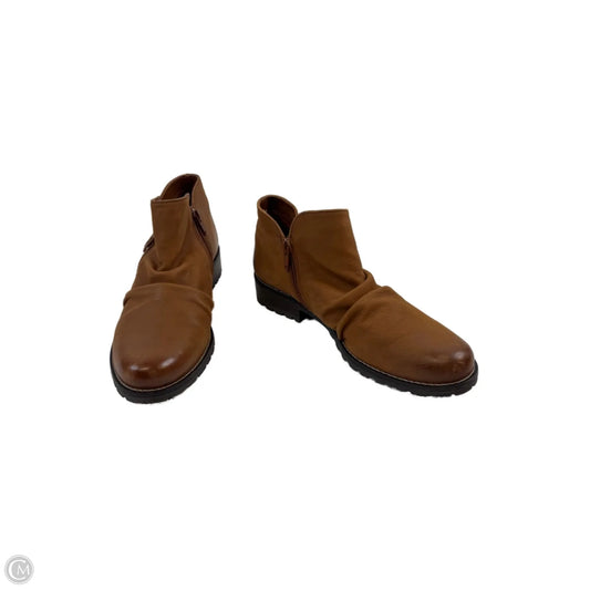 Boots Ankle Flats By Clothes Mentor In Tan, Size: 10