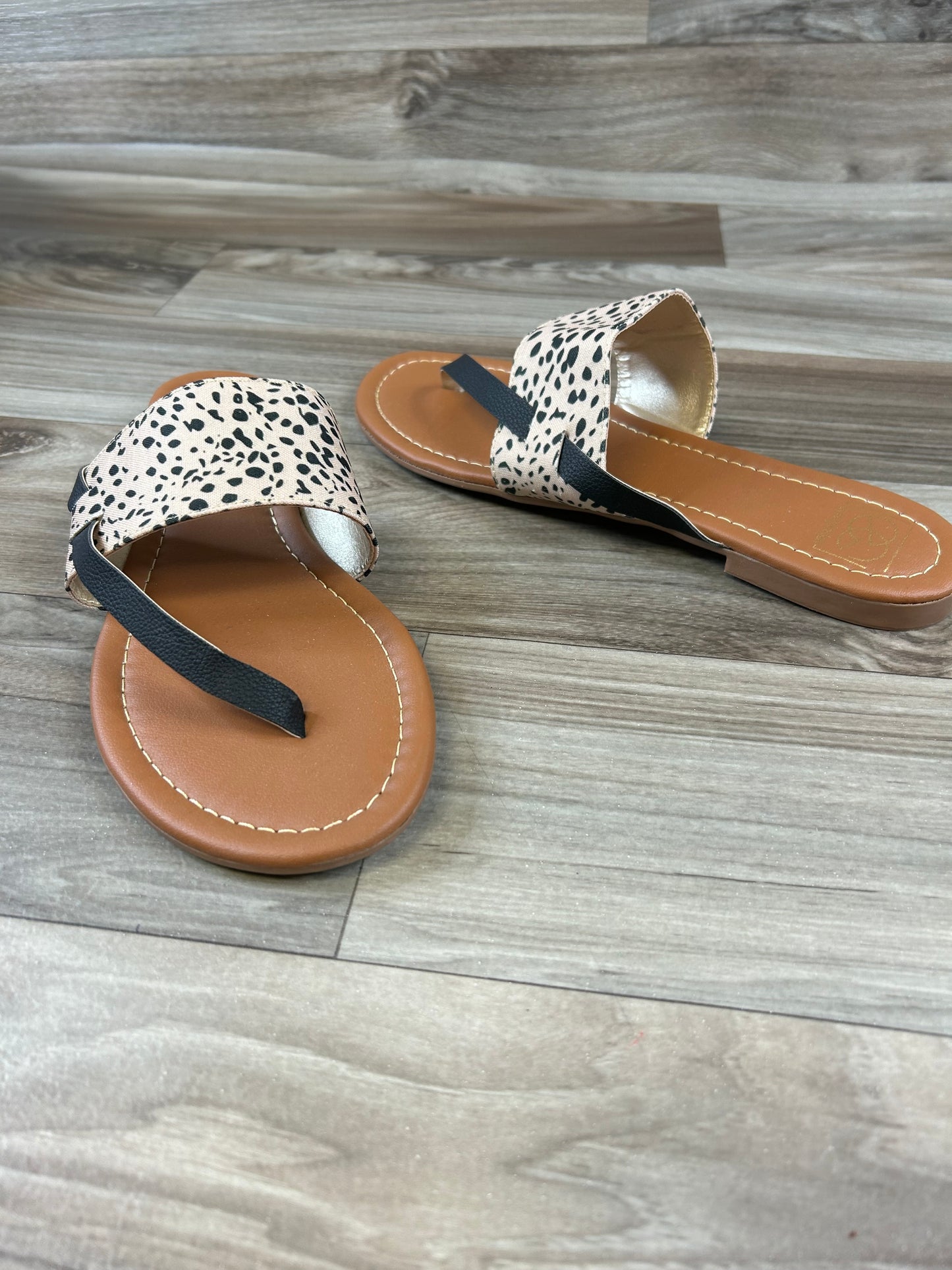 Sandals Flats By Clothes Mentor  Size: 11