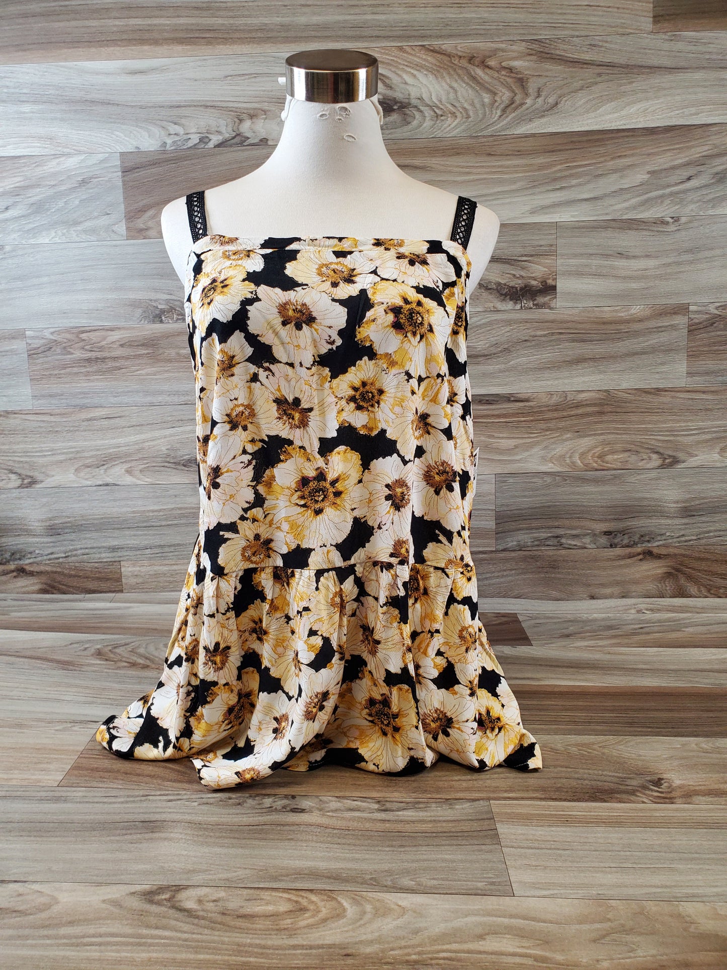 Top Sleeveless By Maurices In Floral Print, Size: Xl