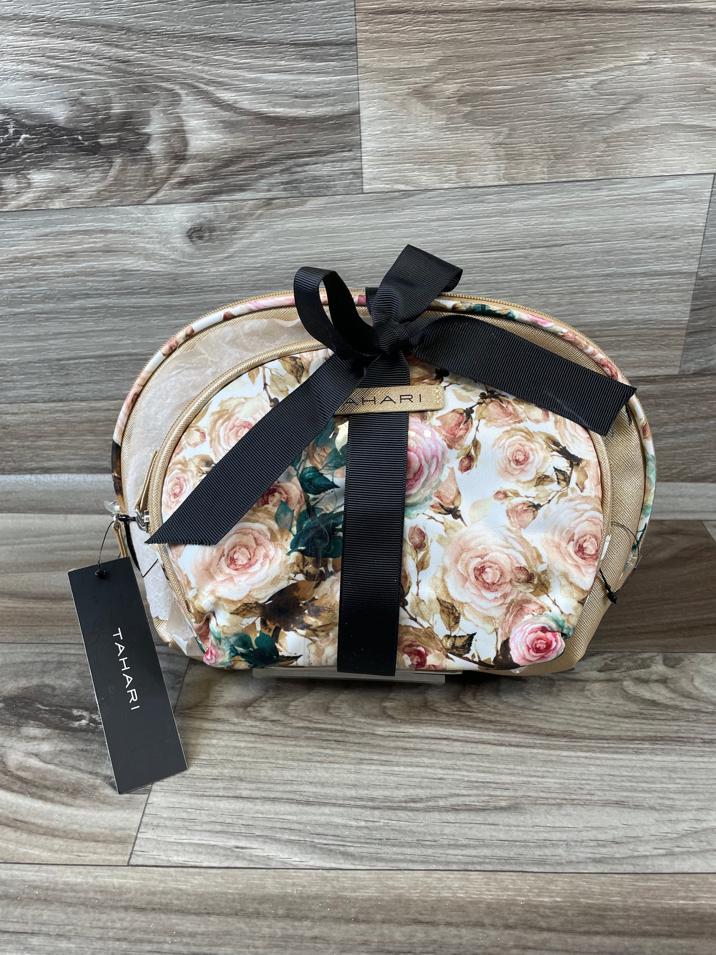 Makeup Bag By Clothes Mentor, Size: Medium