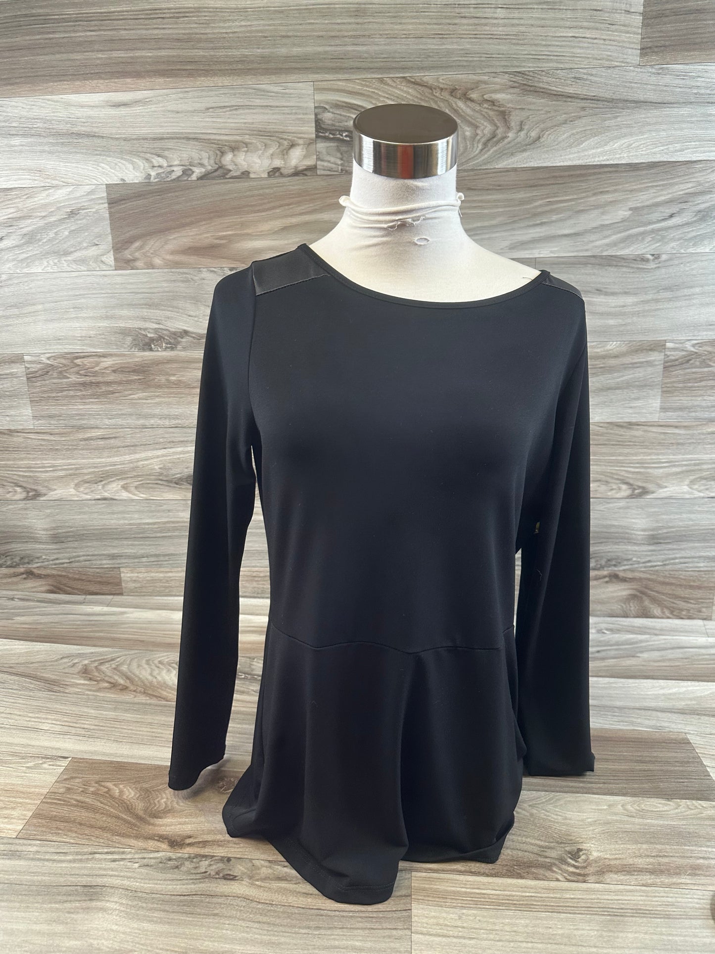 Top Long Sleeve By Clothes Mentor In Black, Size: S