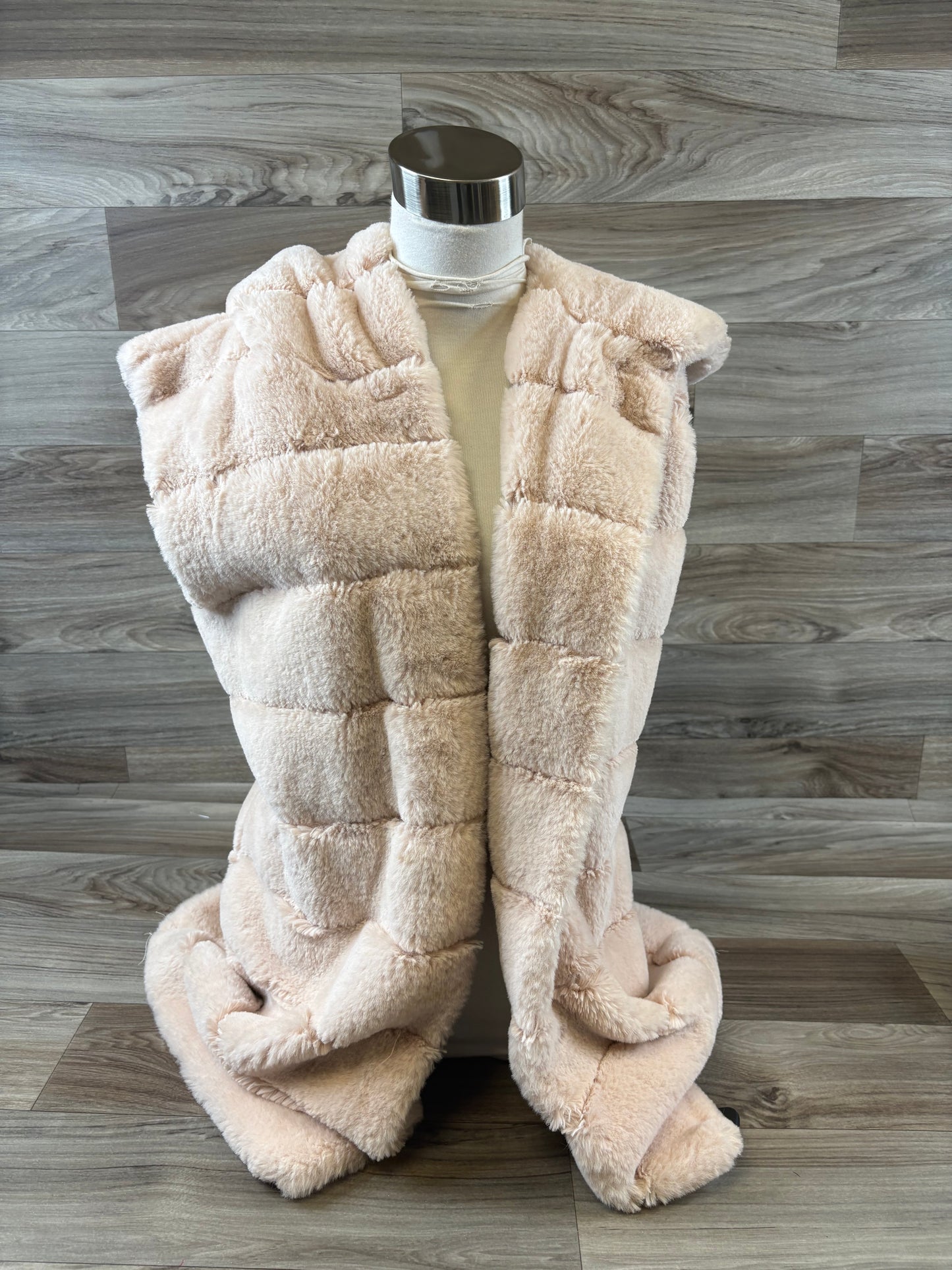 Vest Faux Fur & Sherpa By Bcbgeneration In Peach, Size: L