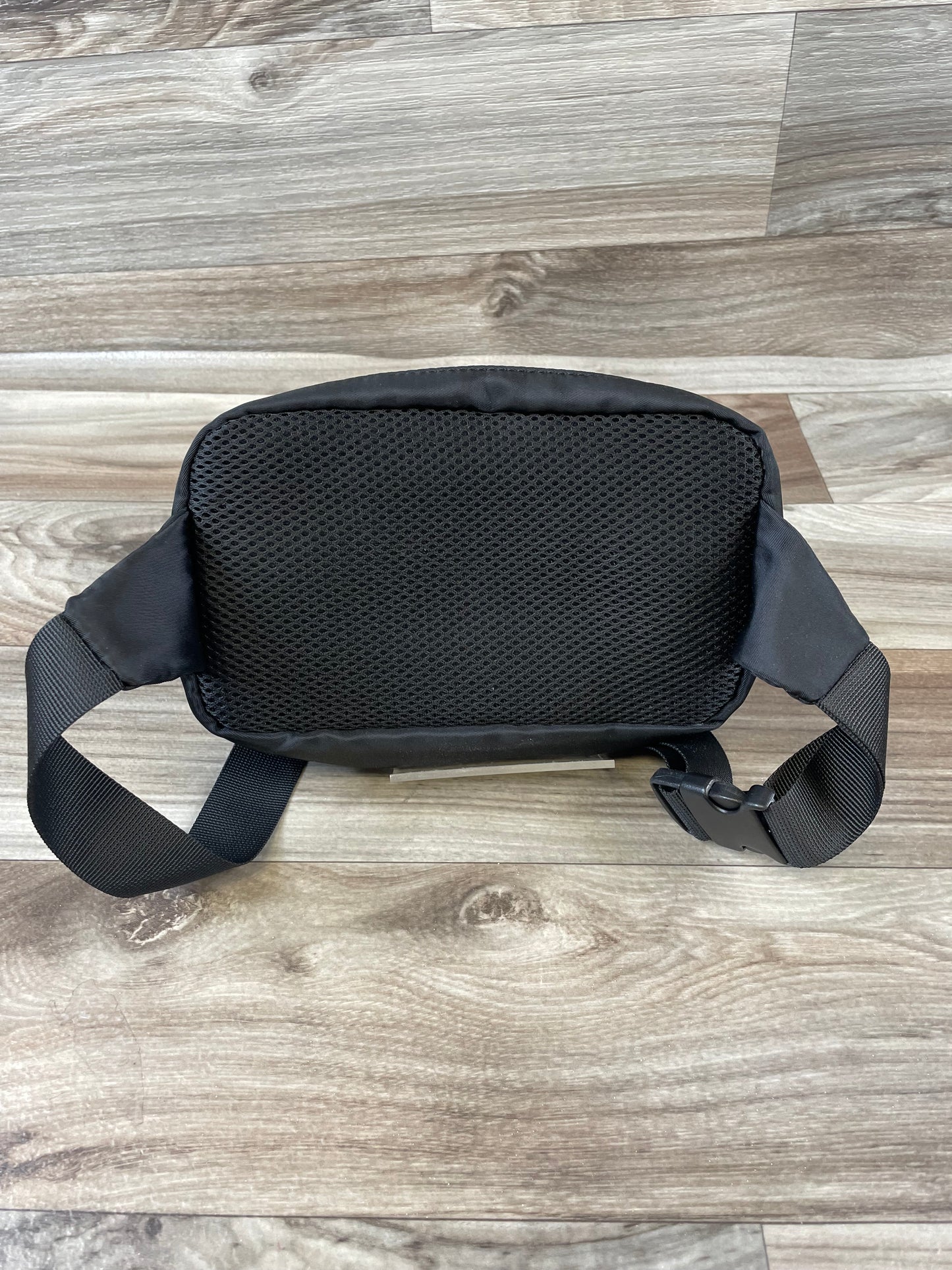 Belt Bag By Clothes Mentor, Size: Medium