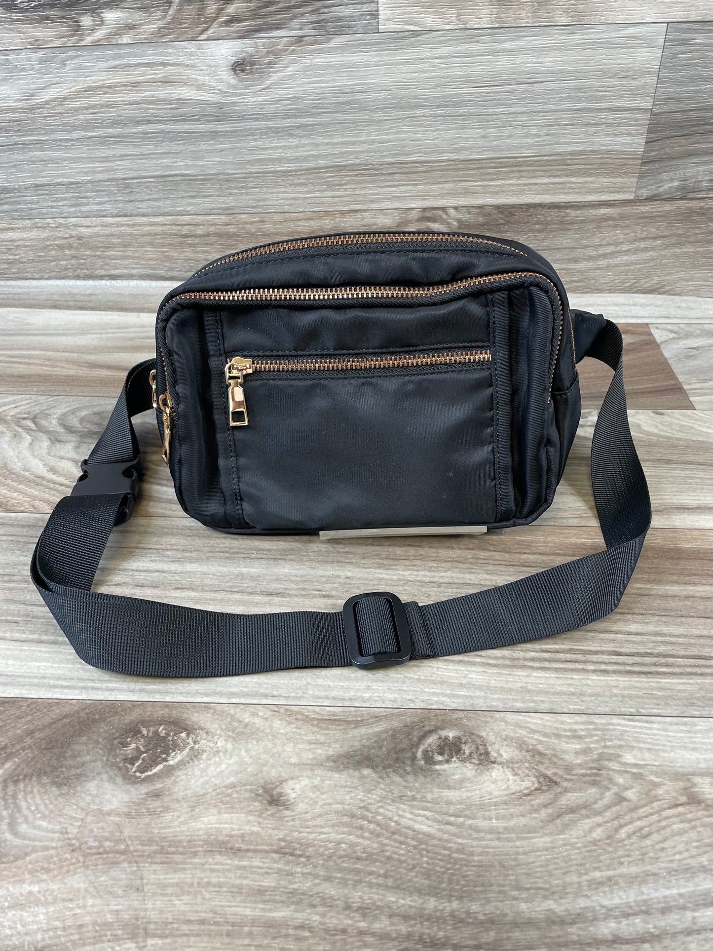 Belt Bag By Clothes Mentor, Size: Medium