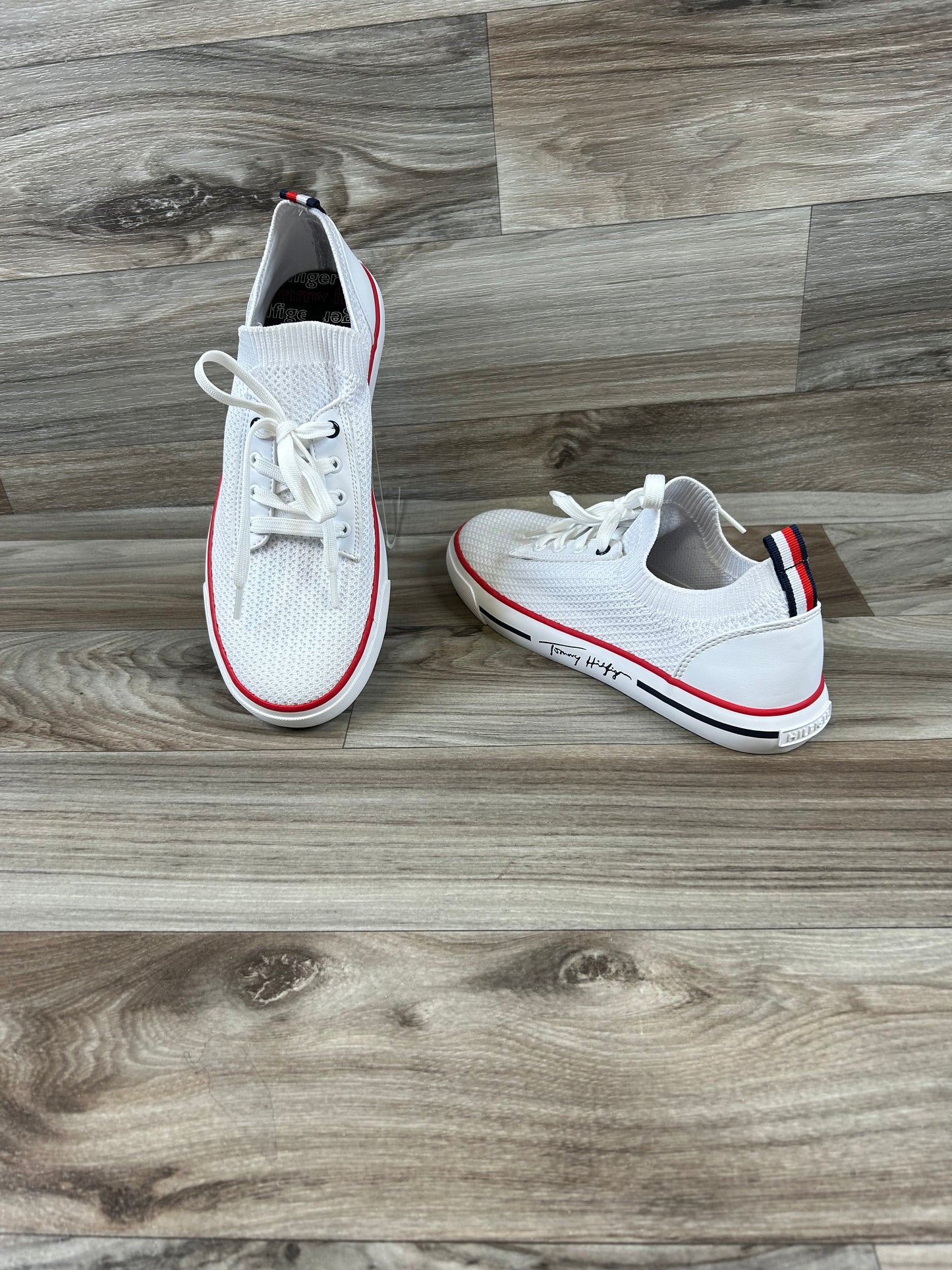 Shoes Sneakers By Tommy Hilfiger In White, Size: 10