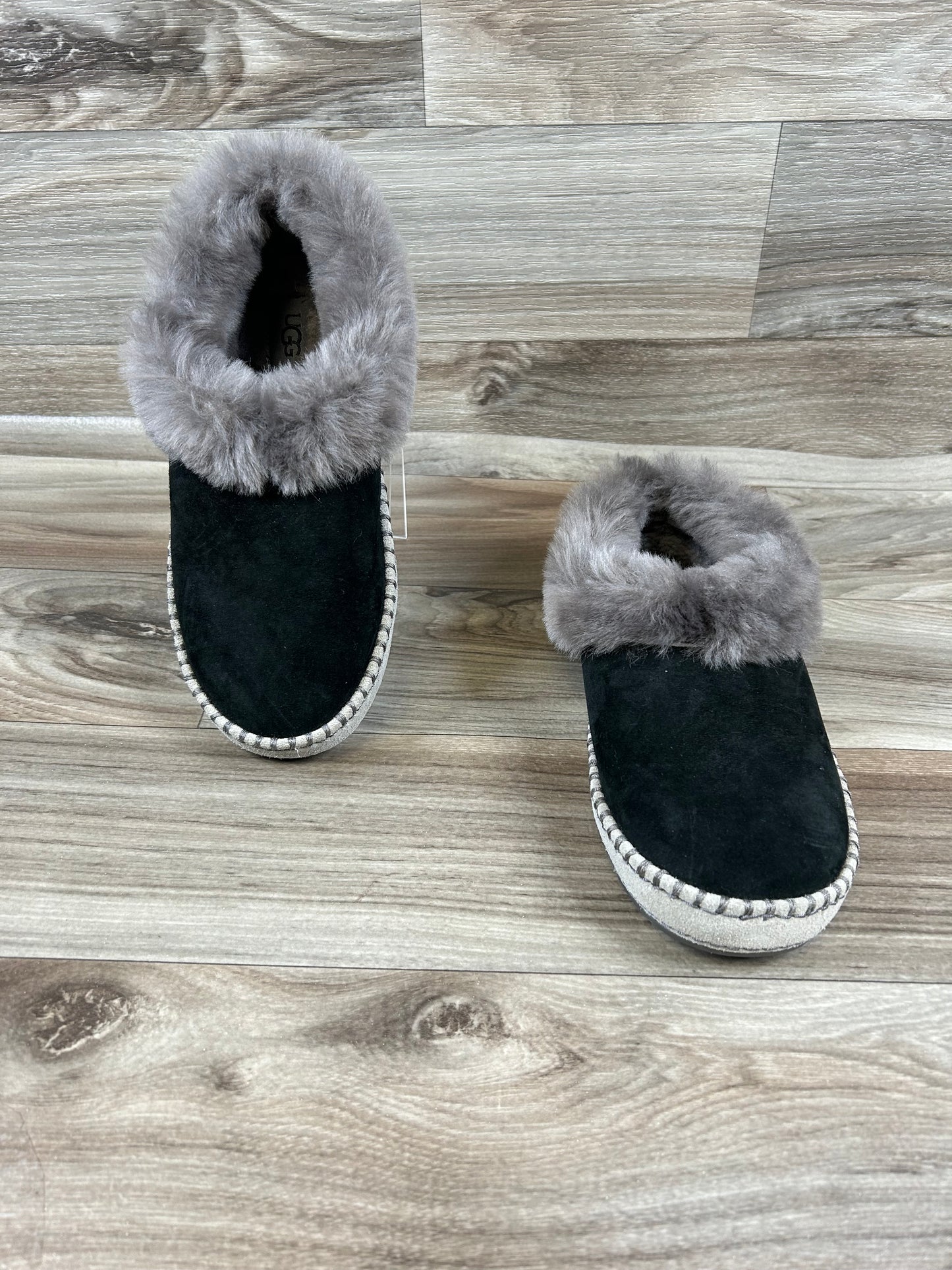 Slippers Designer By Ugg In Black & Grey