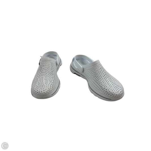 Shoes Flats By Skechers In White, Size: 11