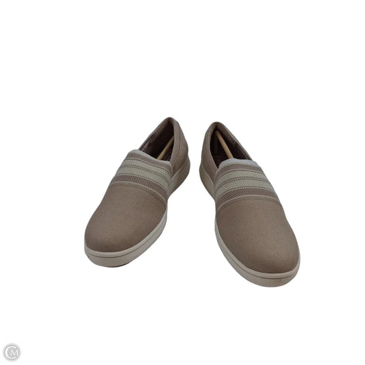 Shoes Flats By Clarks In Tan, Size: 9.5