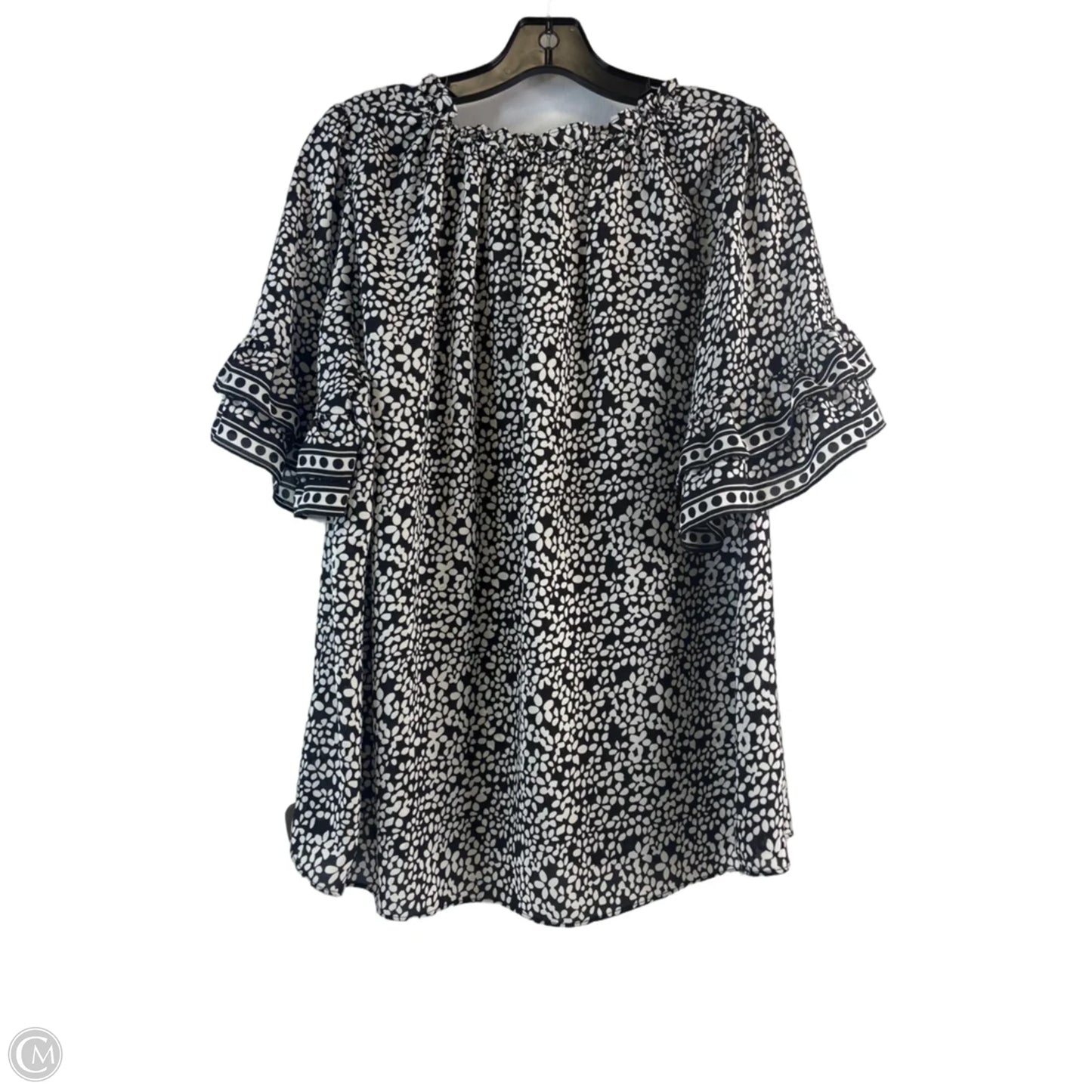 Top Short Sleeve By Max Studio In Black & White, Size: 1x