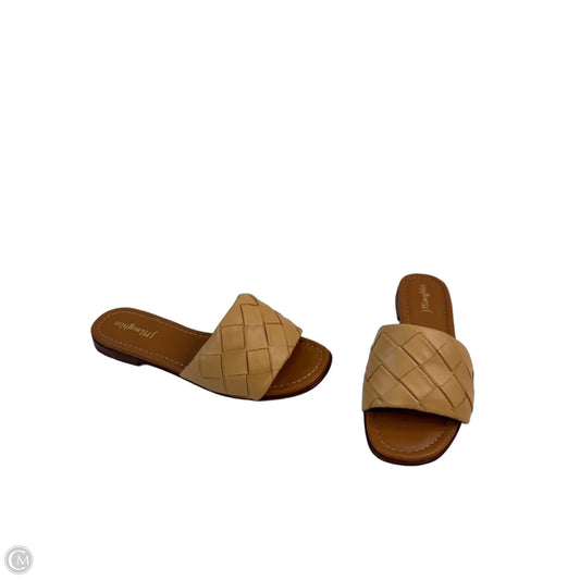 Sandals Flats By Clothes Mentor In Bronze, Size: 8.5