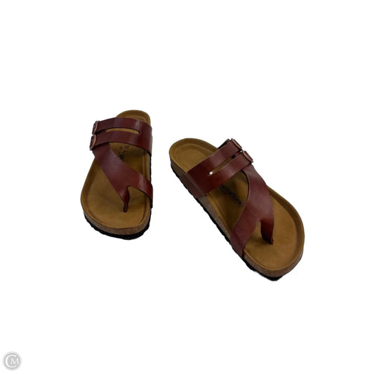Sandals Flats By Clothes Mentor In Brown, Size: 6.5