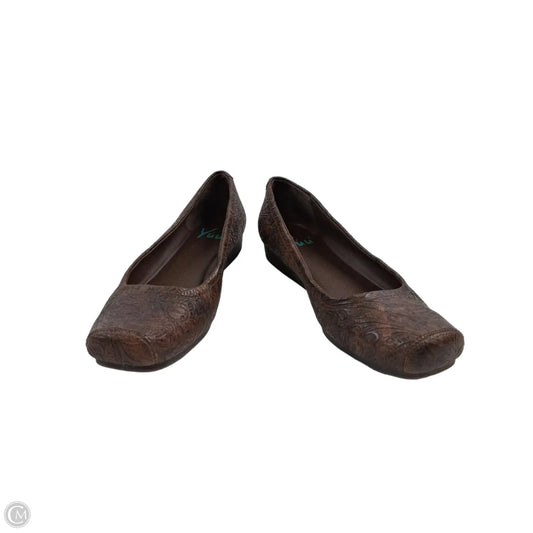 Shoes Flats By Yuu Collection In Brown, Size: 8