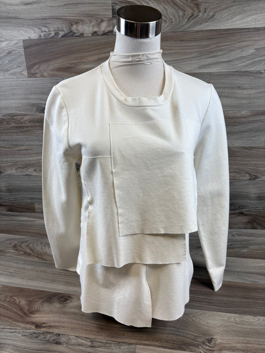 Top Long Sleeve By Clothes Mentor In White, Size: S