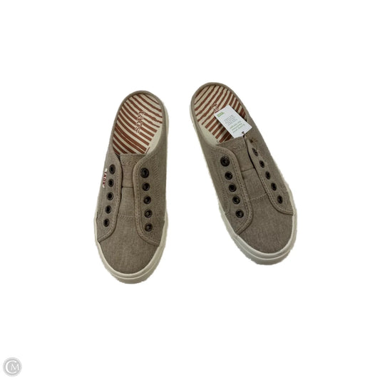Sandals Flats By Earth In Tan, Size: 6.5