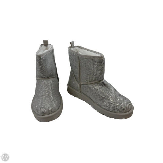 Boots Ankle Flats By Clothes Mentor In Silver, Size: 9