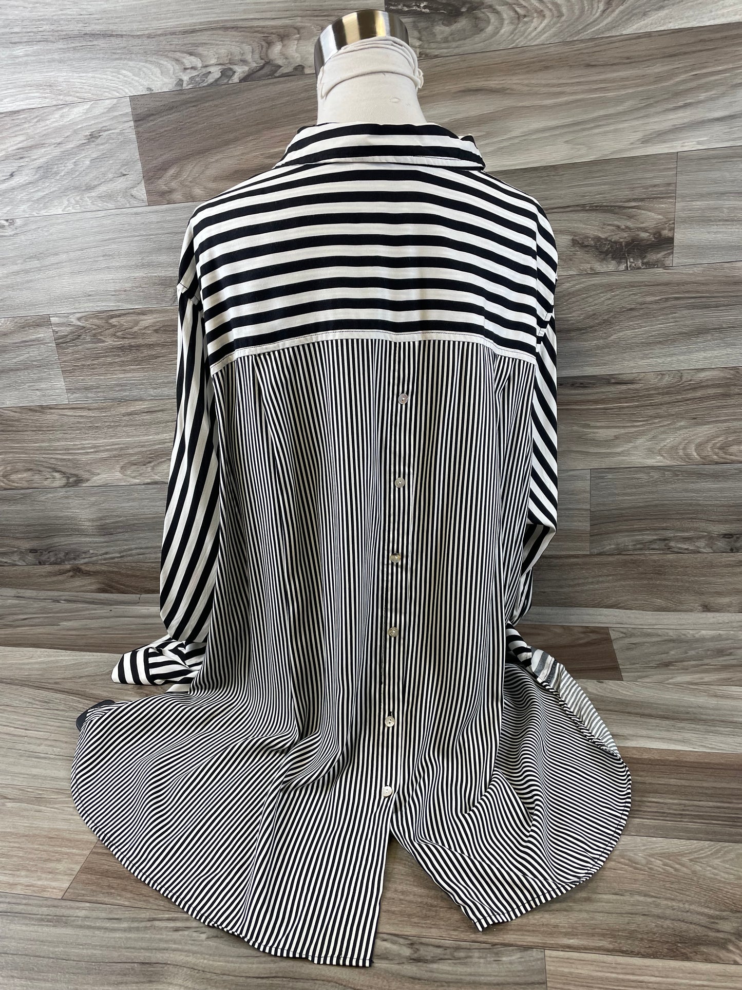 Top Long Sleeve By Jane And Delancey In Striped Pattern, Size: 3x