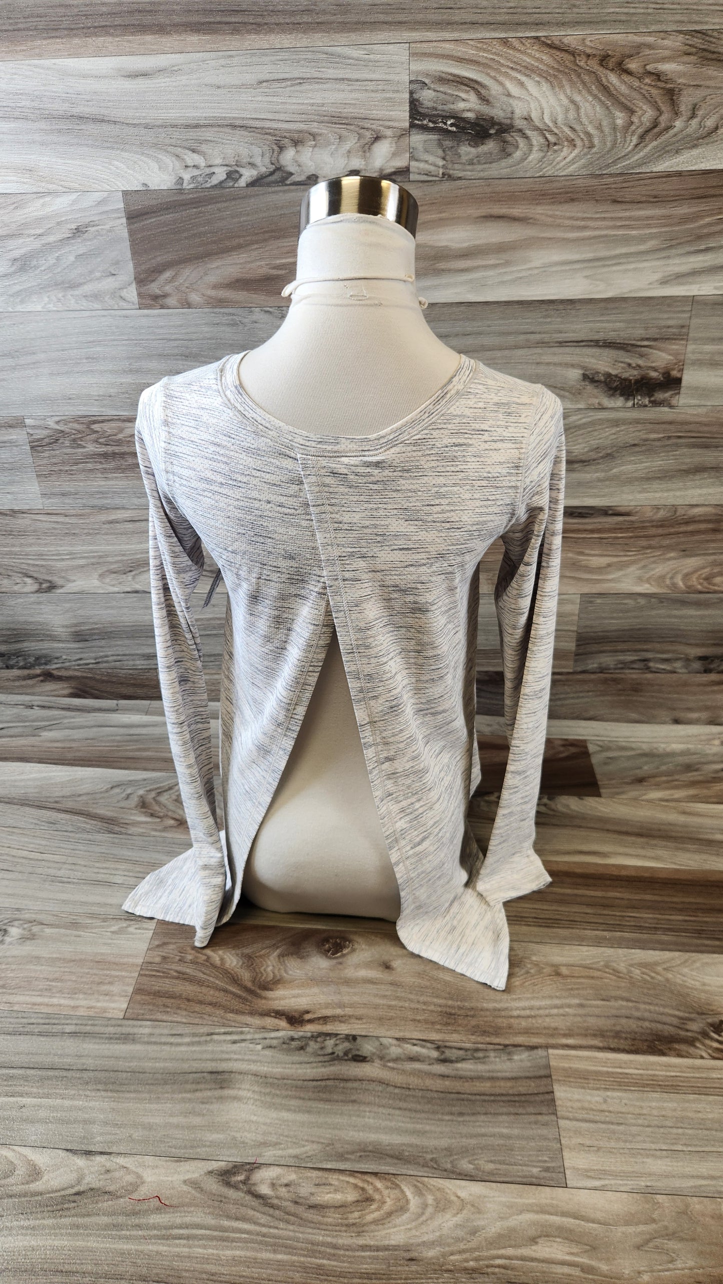 Athletic Top Long Sleeve Crewneck By Zyia In Grey, Size: S