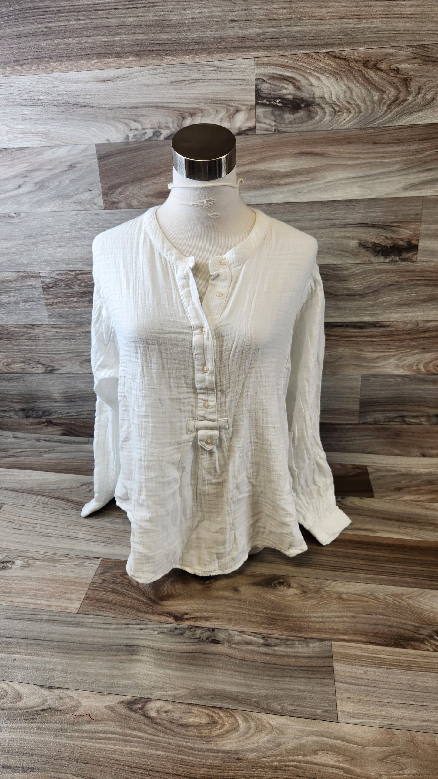 Top Long Sleeve By Old Navy In White, Size: M