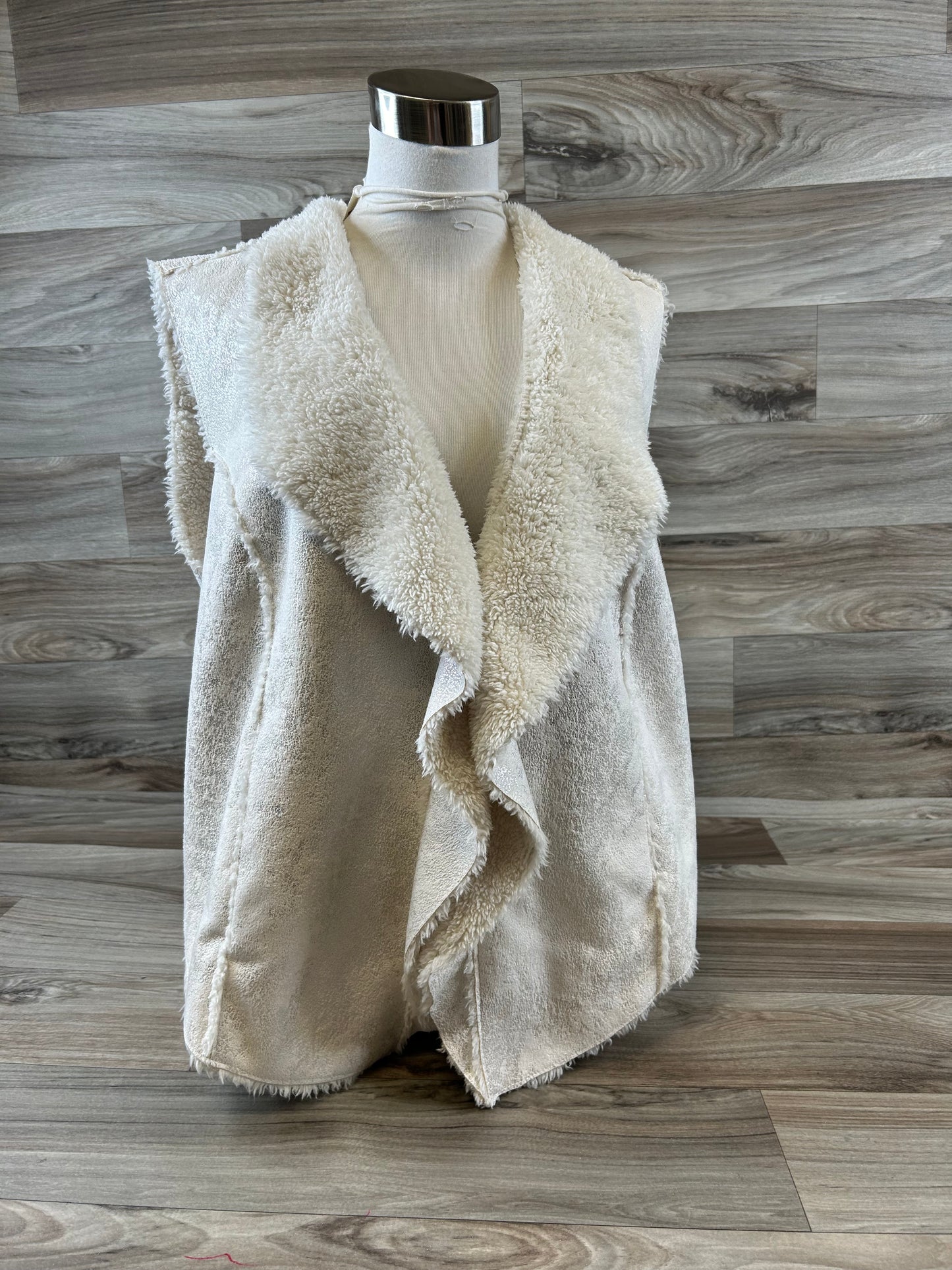 Vest Faux Fur & Sherpa By Clothes Mentor In Silver, Size: Xl