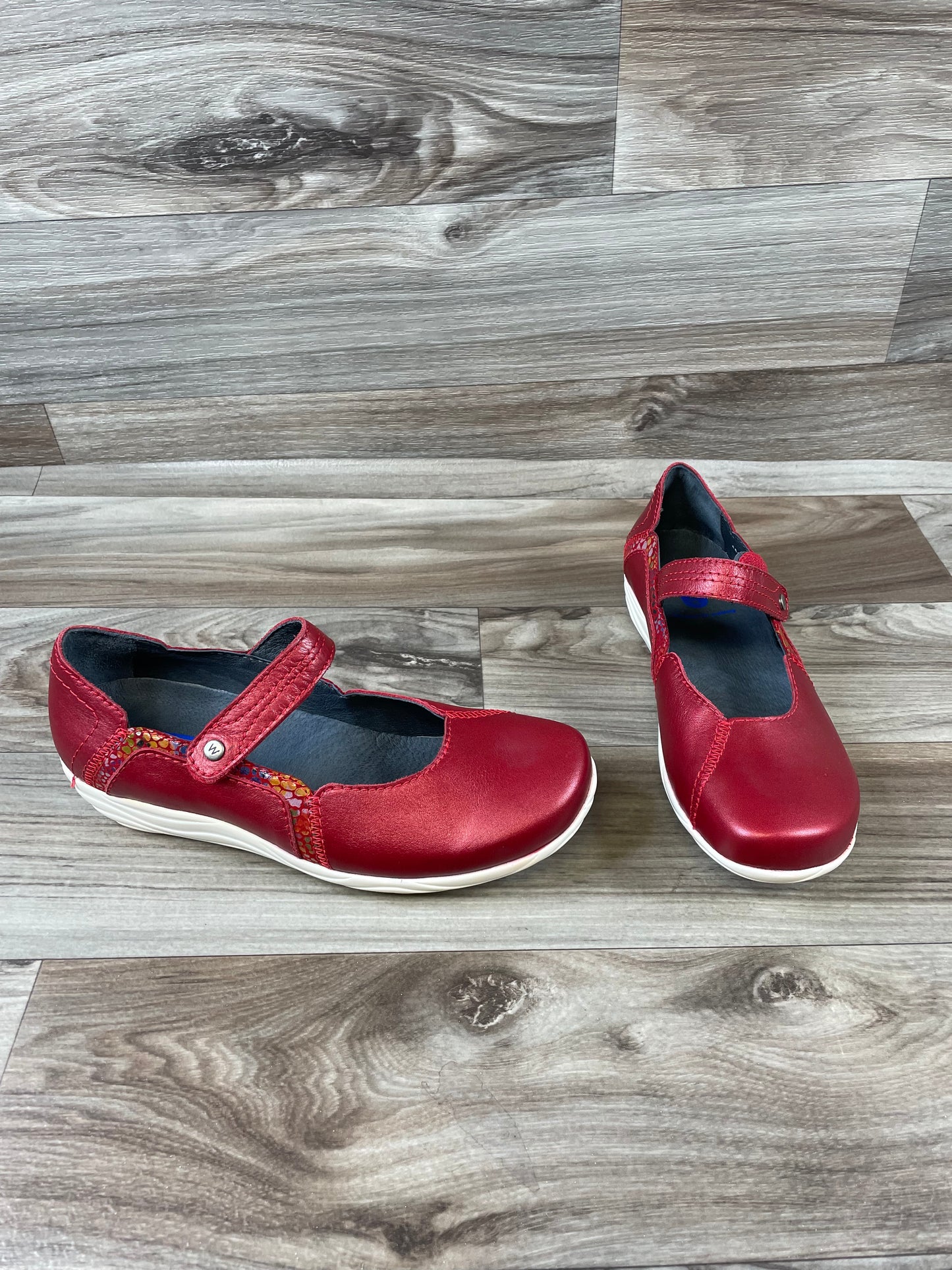 Shoes Flats By Clothes Mentor In Red & White, Size: 9