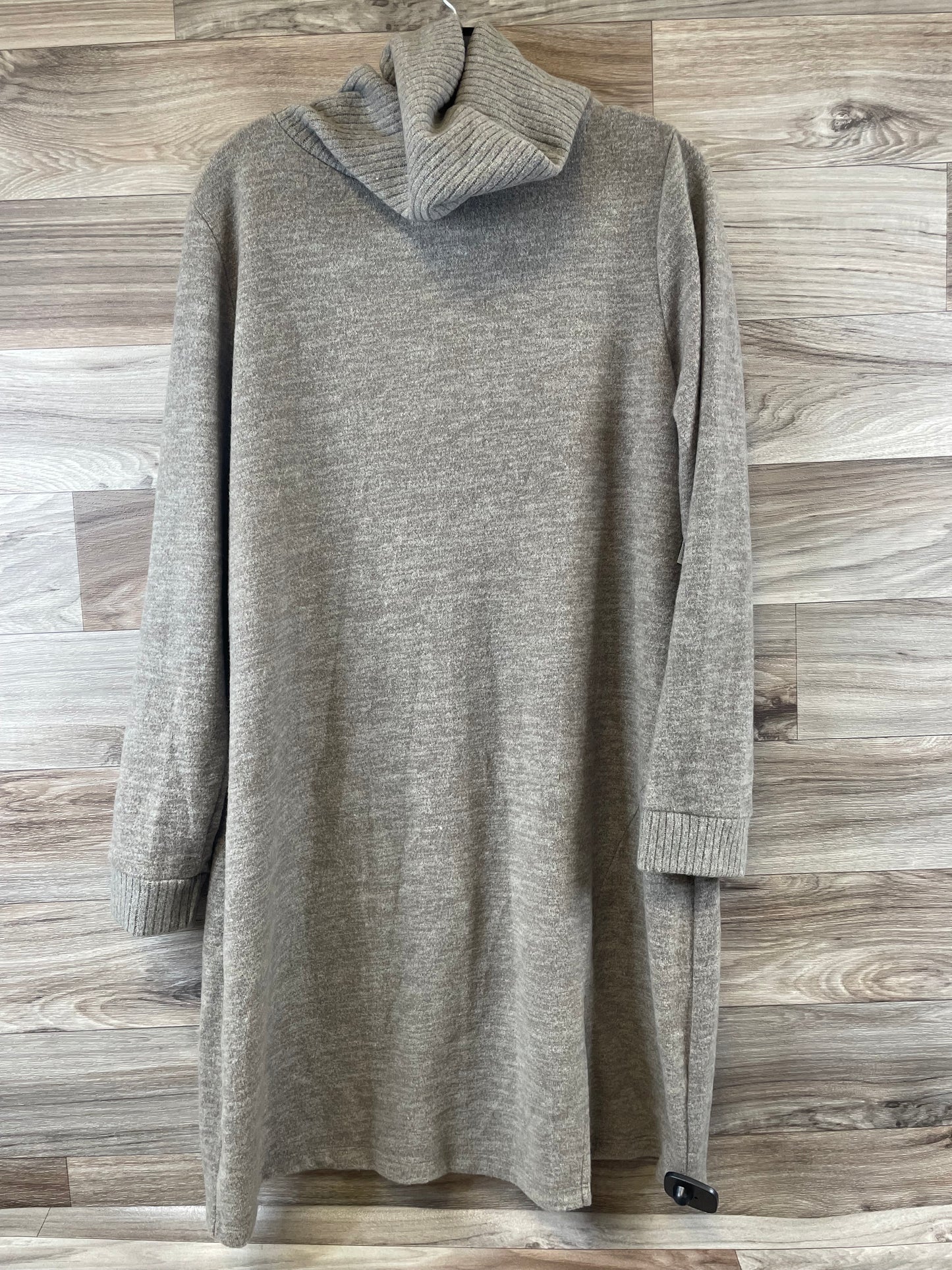 Tunic Long Sleeve By Clothes Mentor In Grey, Size: 2x