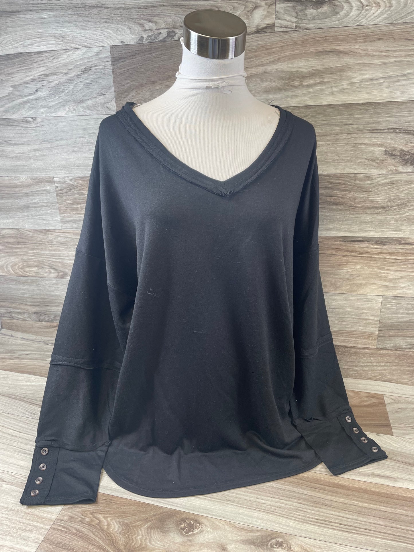 Top Long Sleeve By Clothes Mentor In Black, Size: L