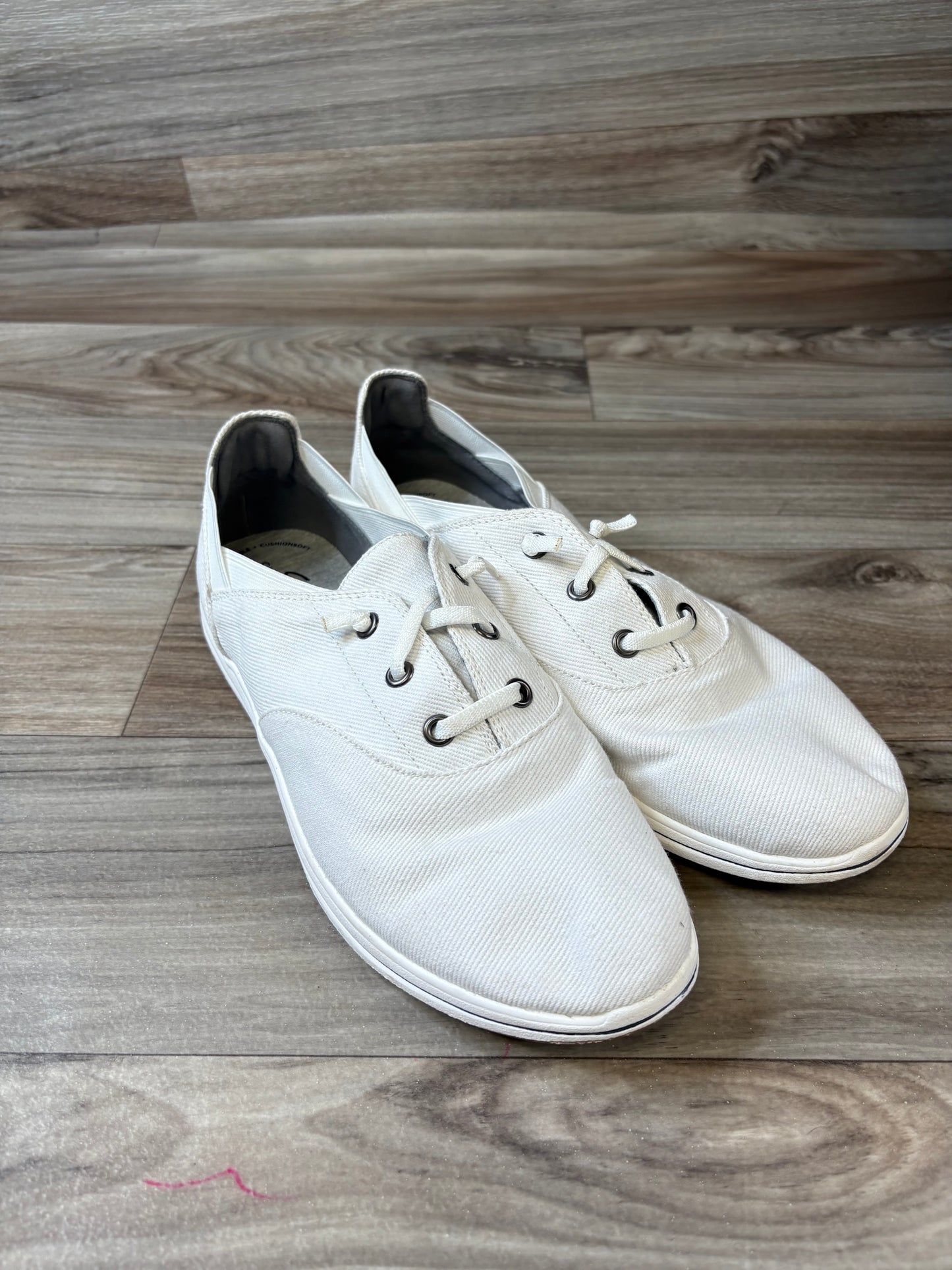 Shoes Sneakers By Clarks In White, Size: 9.5