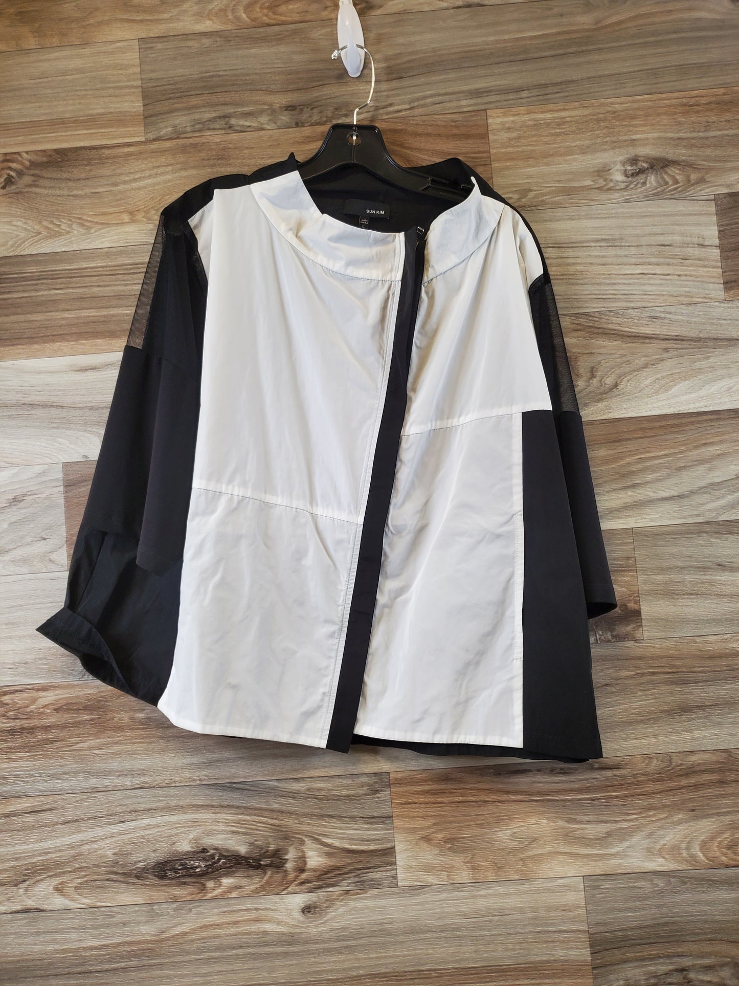 Jacket Windbreaker By Clothes Mentor In Black & White, Size: L