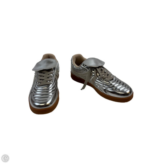 Shoes Sneakers By Steve Madden In Silver & Tan, Size: 6.5