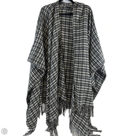 Shawl By Avenue In Black & White, Size: Osfm