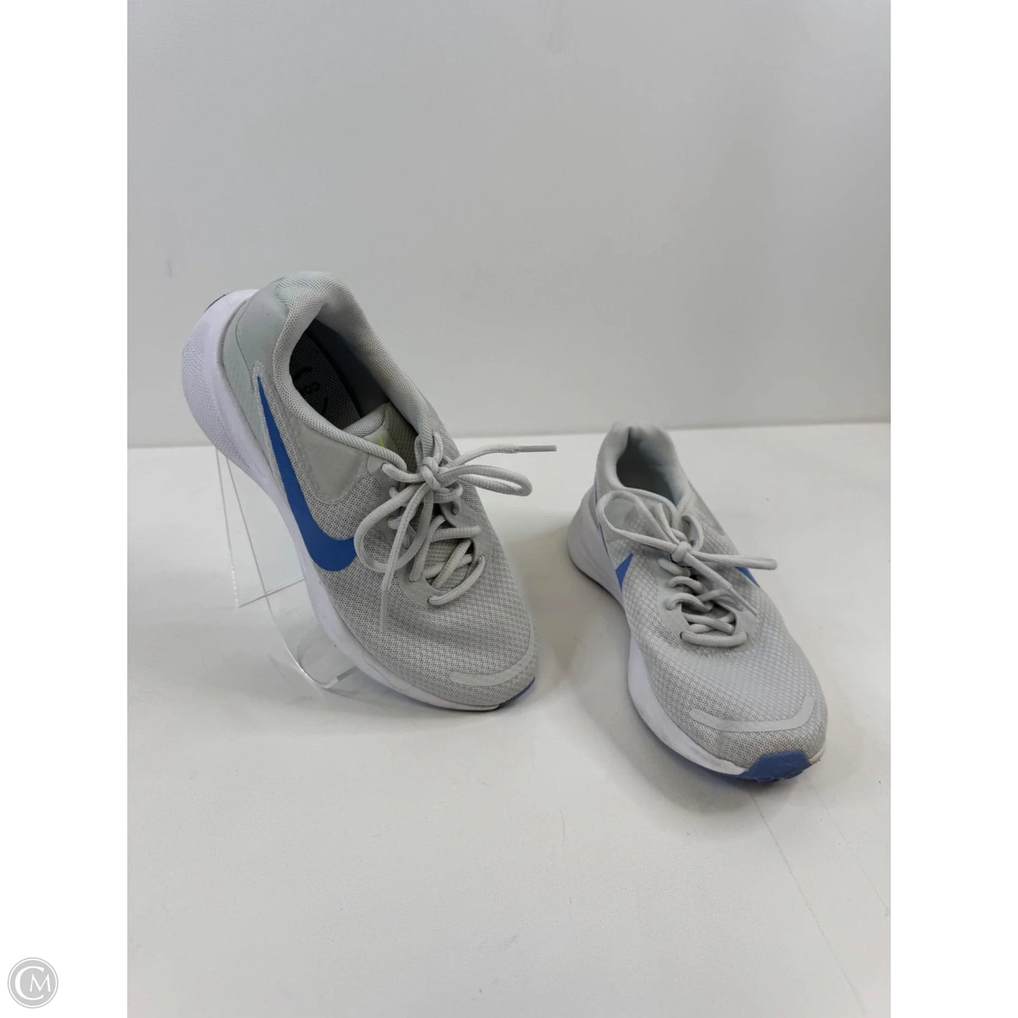 Shoes Sneakers By Nike Apparel In Grey & White, Size: 7