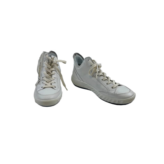 Shoes Sneakers By Clothes Mentor In White, Size: 7