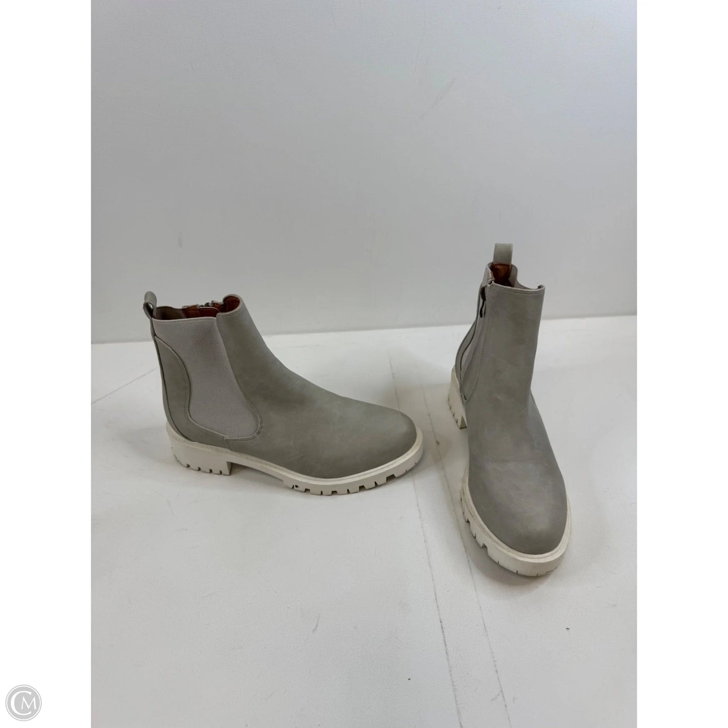 Boots Ankle Heels By Clothes Mentor In Grey & White, Size: 8.5