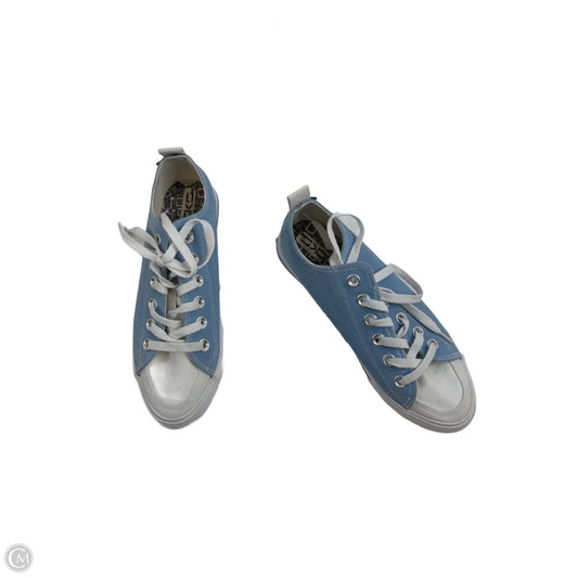 Shoes Sneakers By Clothes Mentor In Blue & White, Size: 7