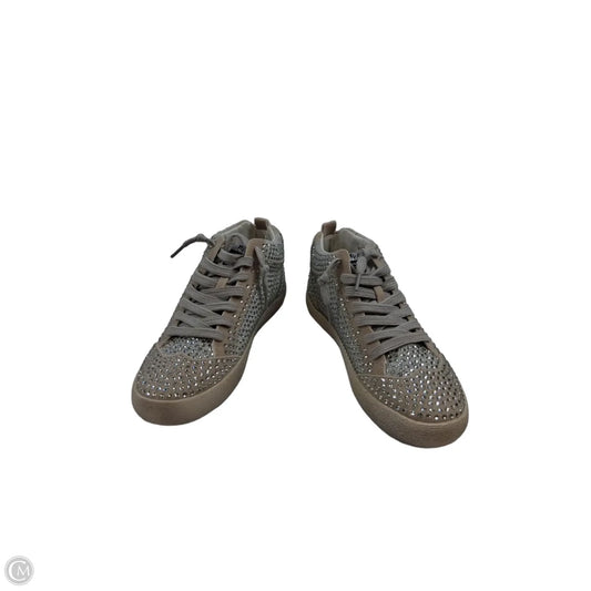 Shoes Sneakers By Clothes Mentor In Grey & Tan, Size: 6.5