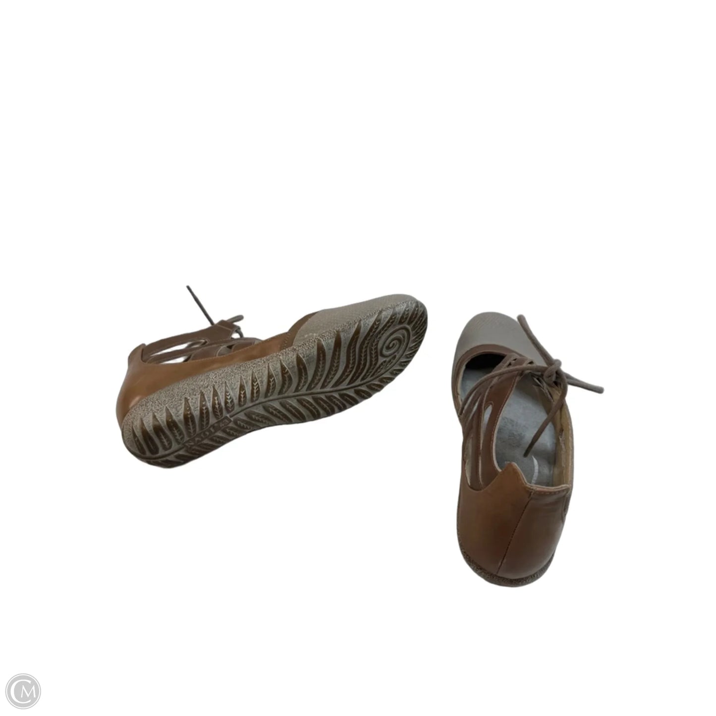 Shoes Flats By Naot In Taupe, Size: 12